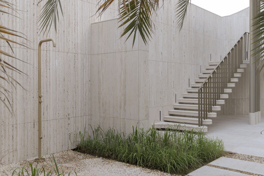 The Plinth House / Cambra Buró - Interior Photography, Stairs, Concrete