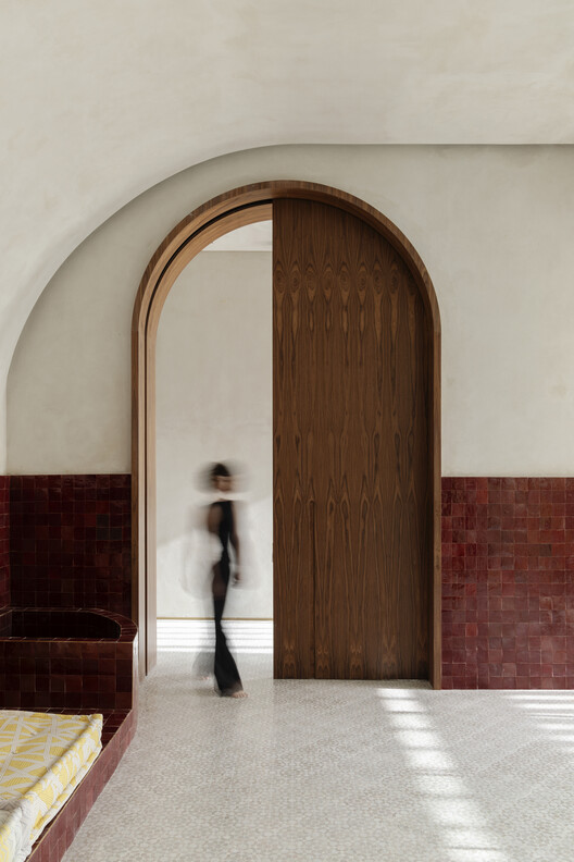 The Plinth House / Cambra Buró - Image 5 of 20