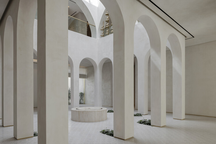 The Plinth House / Cambra Buró - Image 4 of 20