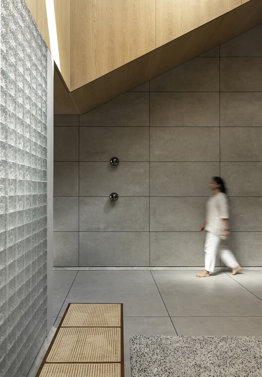House Between Walls / Studio UF+O - Interior Photography, Bathroom, Wood