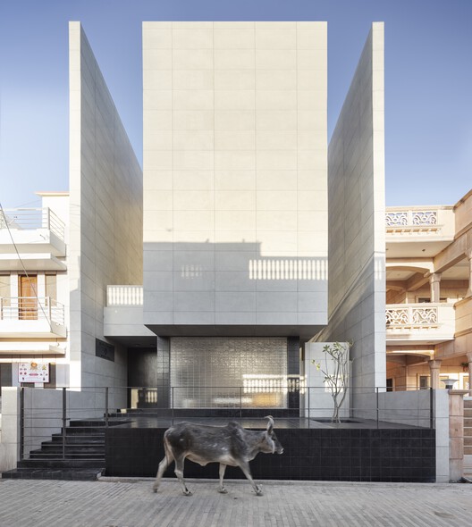 House Between Walls / Studio UF+O - Exterior Photography