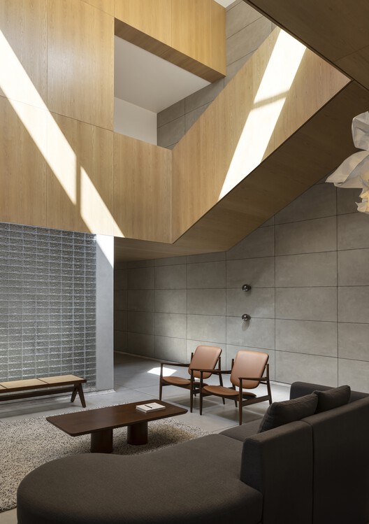 House Between Walls / Studio UF+O - Interior Photography, Living Room, Wood