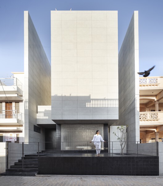 House Between Walls / Studio UF+O - Exterior Photography, Houses, Stairs
