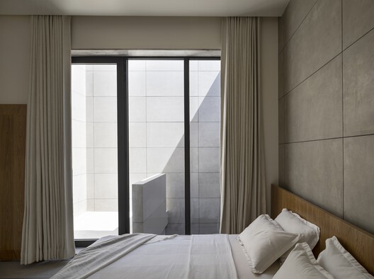 House Between Walls / Studio UF+O - Interior Photography, Bedroom, Wood, Bed, Glass
