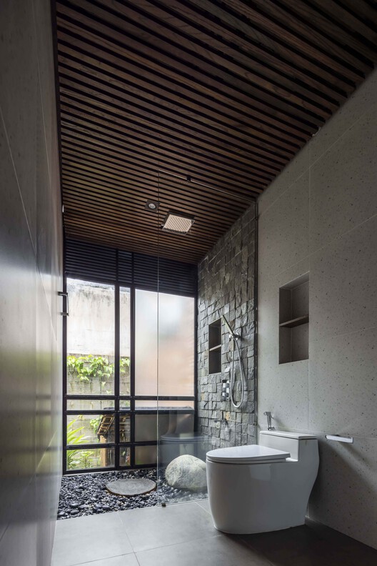 Mac Casa / CTA | Creative Architects Mac Casa / CTA | Creative Architects - Interior Photography, Bathroom, Lighting, Glass, Toilet, Sink