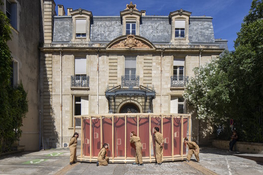 Raconte-moi un secret Installation / coletivo 624 Raconte-moi un secret Installation / coletivo 624 - Exterior Photography, Facade, Door