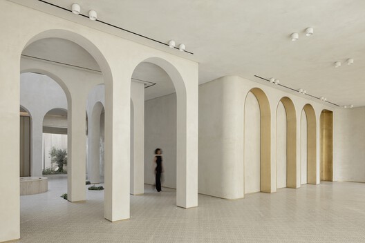 The Plinth House / Cambra Buró - Image 7 of 20
