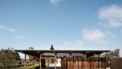 Live Oak Farm Pavilion / Austin Sandy