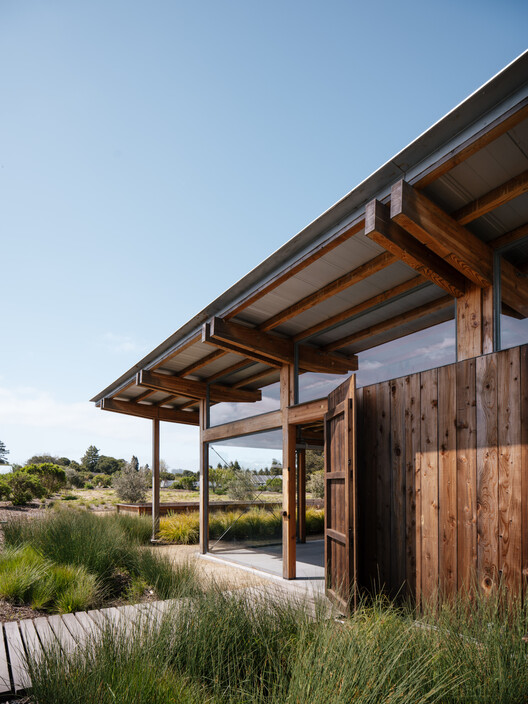 Live Oak Farm Pavilion / Austin Sandy Architects Live Oak Farm Pavilion / Austin Sandy Architects - Image 15 of 24