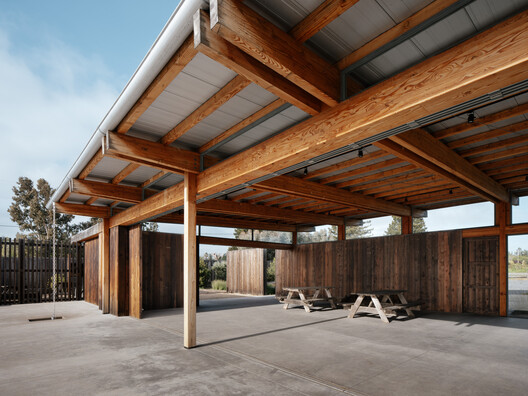 Live Oak Farm Pavilion / Austin Sandy Architects Live Oak Farm Pavilion / Austin Sandy Architects - Image 9 of 24