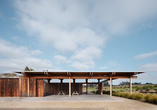 Live Oak Farm Pavilion / Austin Sandy Architects Live Oak Farm Pavilion / Austin Sandy Architects - Image 7 of 24