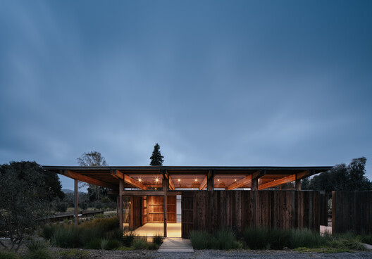 Live Oak Farm Pavilion / Austin Sandy Architects Live Oak Farm Pavilion / Austin Sandy Architects - Exterior Photography, Wood, Beam