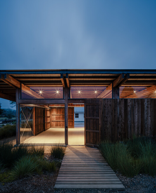 Live Oak Farm Pavilion / Austin Sandy Architects Live Oak Farm Pavilion / Austin Sandy Architects - Exterior Photography, Wood, Beam