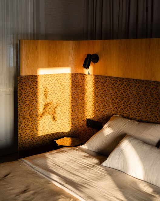 Mimosa Apartment / Treivas Architecture Bureau Mimosa Apartment / Treivas Architecture Bureau - Interior Photography, Bedroom, Wood, Bed