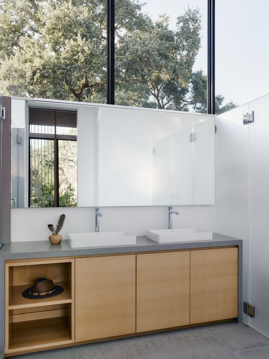 Meadow House / Mark English Architects Meadow House / Mark English Architects - Interior Photography, Bathroom, Countertop, Sink, Glass