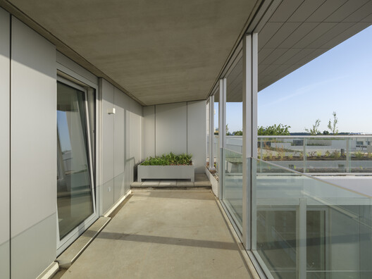 El Edificio Residencial Martin / OMA El Edificio Residencial Martin / OMA - Fotografía interior, Balcón, Vidrio
