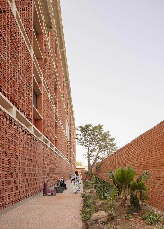 UCAD Dakar Student Housing / Hardel Le Bihan Architectes UCAD Dakar Student Housing / Hardel Le Bihan Architectes - Exterior Photography, Brick