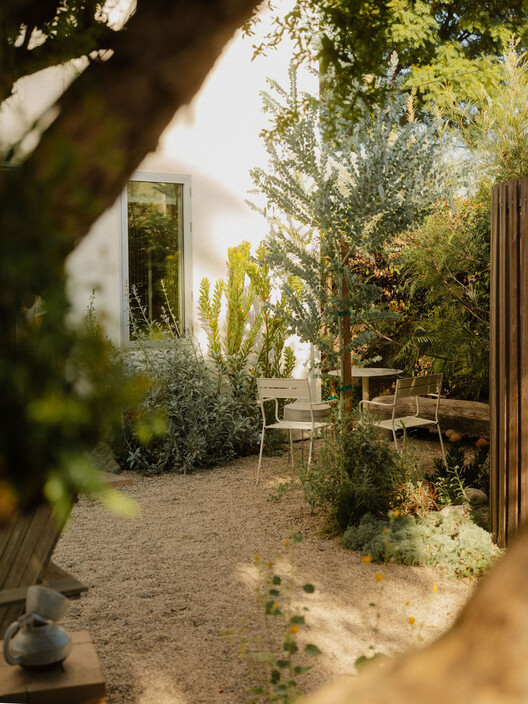 Casa Granada Echo Park / Granada Form Casa Granada Echo Park / Granada Form - Fotografía exterior, Jardín, Sillas, Patio interior, Patio