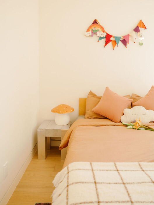 Casa Granada Echo Park / Granada Form Casa Granada Echo Park / Granada Form - Fotografía interior, Dormitorio, Camas, Madera, Sillones, Iluminación