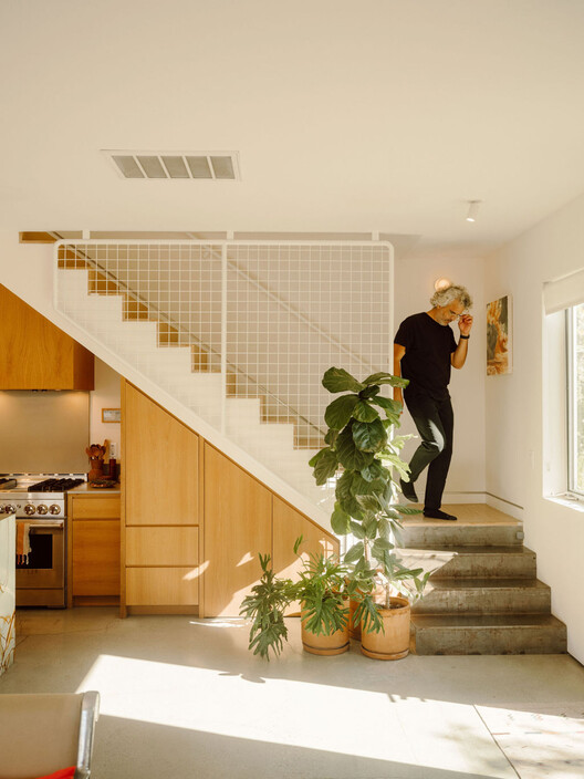 Casa Granada Echo Park / Granada Form Casa Granada Echo Park / Granada Form - Fotografía interior, Madera, Escaleras, Barandas