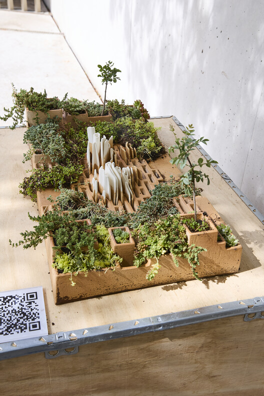 Parlour Gardens Exhibition Displays Miniature Ceramic Landscapes at Barcelona's Botanic Garden Parlour Gardens Exhibition Displays Miniature Ceramic Landscapes at Barcelona's Botanic Garden - Image 58 of 97