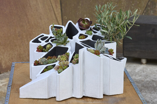 Parlour Gardens Exhibition Displays Miniature Ceramic Landscapes at Barcelona's Botanic Garden Parlour Gardens Exhibition Displays Miniature Ceramic Landscapes at Barcelona's Botanic Garden - Image 7 of 97