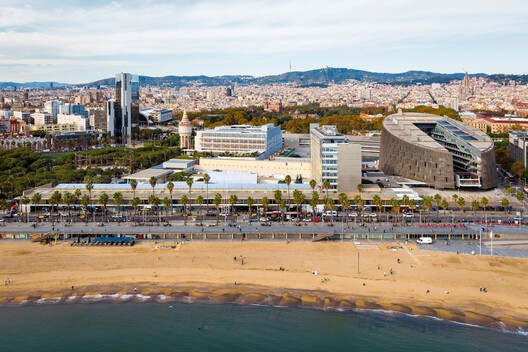 Hospital del Mar Phase 2 Expansion / PINEARQ + Brullet-De Luna Arquitectes - Exterior Photography, Aerial View Photography, Cityscape