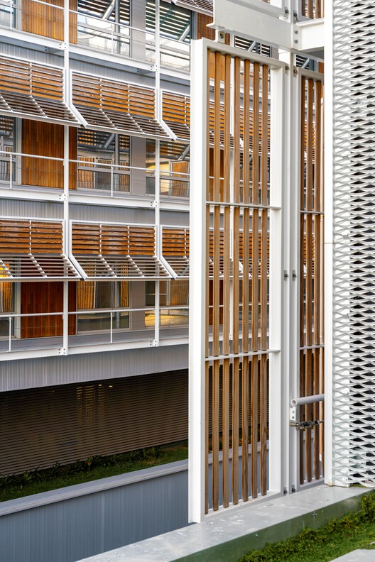 Hospital del Mar Phase 2 Expansion / PINEARQ + Brullet-De Luna Arquitectes - Image 3 of 23