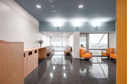 Hospital del Mar Phase 2 Expansion / PINEARQ + Brullet-De Luna Arquitectes - Interior Photography, Wood, Lighting, Table, Chair, Glass
