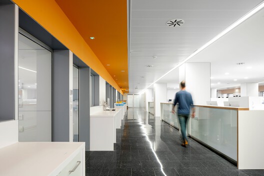 Hospital del Mar Phase 2 Expansion / PINEARQ + Brullet-De Luna Arquitectes - Interior Photography, Kitchen