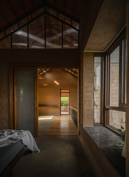 The Saffron Verandah House / HabitArt Architecture Studio The Saffron Verandah House / HabitArt Architecture Studio - Interior Photography, Bedroom, Wood, Beam