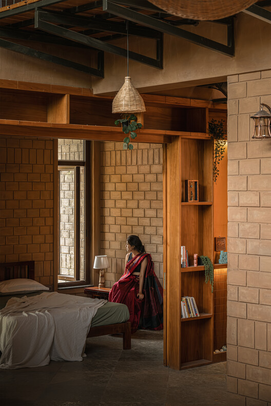The Saffron Verandah House / HabitArt Architecture Studio The Saffron Verandah House / HabitArt Architecture Studio - Interior Photography, Wood, Bedroom, Beam