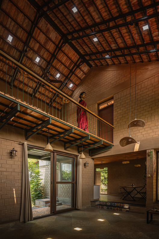 The Saffron Verandah House / HabitArt Architecture Studio The Saffron Verandah House / HabitArt Architecture Studio - Interior Photography, Wood, Beam