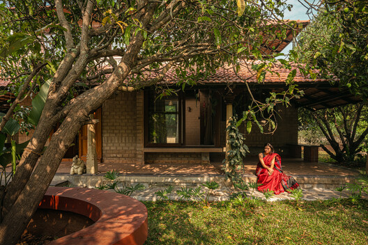 The Saffron Verandah House / HabitArt Architecture Studio The Saffron Verandah House / HabitArt Architecture Studio - Exterior Photography, Wood, Garden