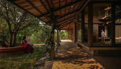 The Saffron Verandah House / HabitArt Architecture Studio