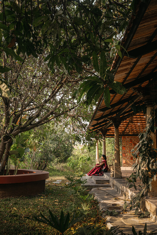 The Saffron Verandah House / HabitArt Architecture Studio The Saffron Verandah House / HabitArt Architecture Studio - Exterior Photography, Wood, Garden