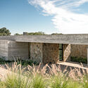 Pisçude House / Revvero Arq + Mariana Bet Arquitetura - Houses