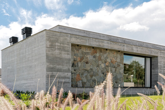 Pisçude House / Revvero Arq + Mariana Bet Arquitetura - Exterior Photography, Concrete