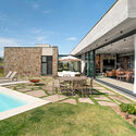 Pisçude House / Revvero Arq + Mariana Bet Arquitetura - Houses