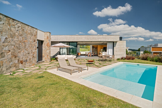Pisçude House / Revvero Arq + Mariana Bet Arquitetura - Image 7 of 29