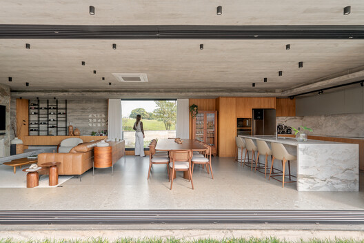 Pisçude House / Revvero Arq + Mariana Bet Arquitetura - Interior Photography, Wood, Concrete, Chair