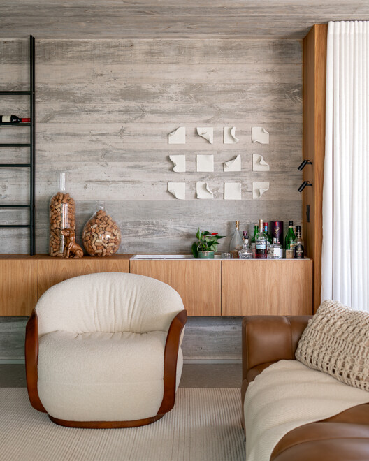Pisçude House / Revvero Arq + Mariana Bet Arquitetura - Interior Photography, Bedroom, Wood, Lighting, Table, Sofa, Chair