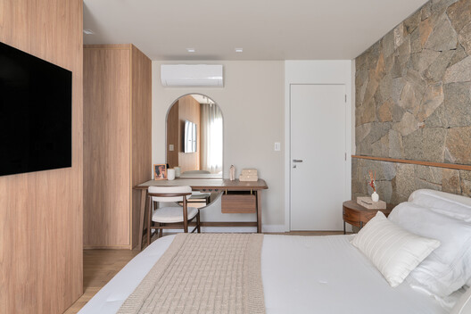 Pisçude House / Revvero Arq + Mariana Bet Arquitetura - Interior Photography, Bedroom, Bed, Wood, Lighting