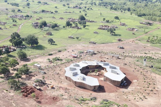 The Center as Strategy: 8 Projects Built Around a Void The Center as Strategy: 8 Projects Built Around a Void - Image 6 of 36