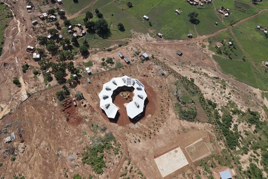 The Center as Strategy: 8 Projects Built Around a Void The Center as Strategy: 8 Projects Built Around a Void - Image 30 of 36
