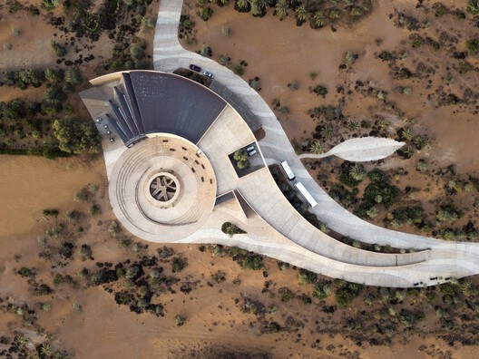 The Center as Strategy: 8 Projects Built Around a Void The Center as Strategy: 8 Projects Built Around a Void - Image 7 of 36