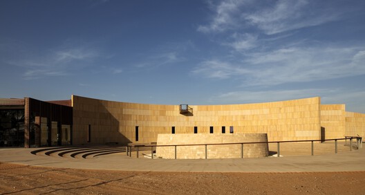 The Center as Strategy: 8 Projects Built Around a Void The Center as Strategy: 8 Projects Built Around a Void - Image 20 of 36