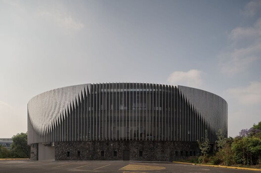 The Center as Strategy: 8 Projects Built Around a Void The Center as Strategy: 8 Projects Built Around a Void - Image 8 of 36