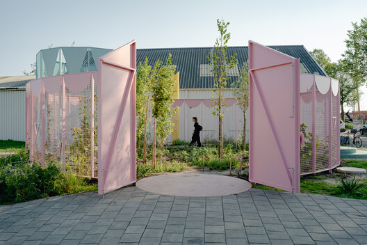 The Center as Strategy: 8 Projects Built Around a Void The Center as Strategy: 8 Projects Built Around a Void - Image 2 of 36