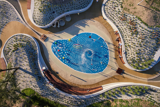 The Center as Strategy: 8 Projects Built Around a Void The Center as Strategy: 8 Projects Built Around a Void - Image 14 of 36